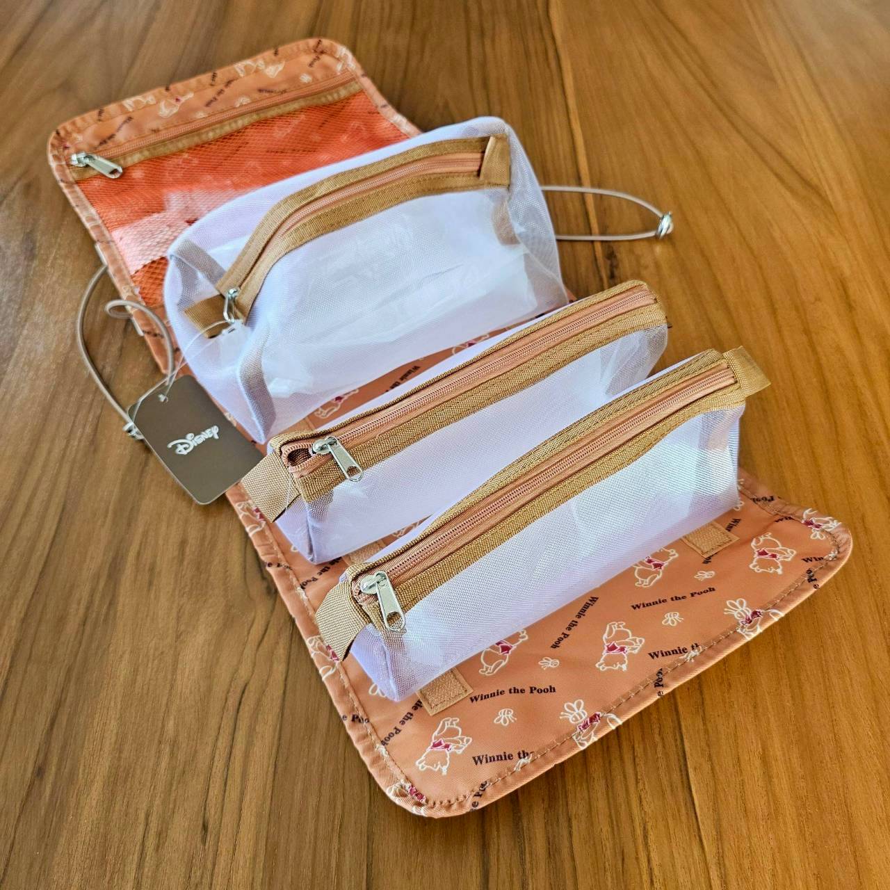 กระเป๋าเครื่องสำอางจากร้านขายของ Sanrio และ Disney