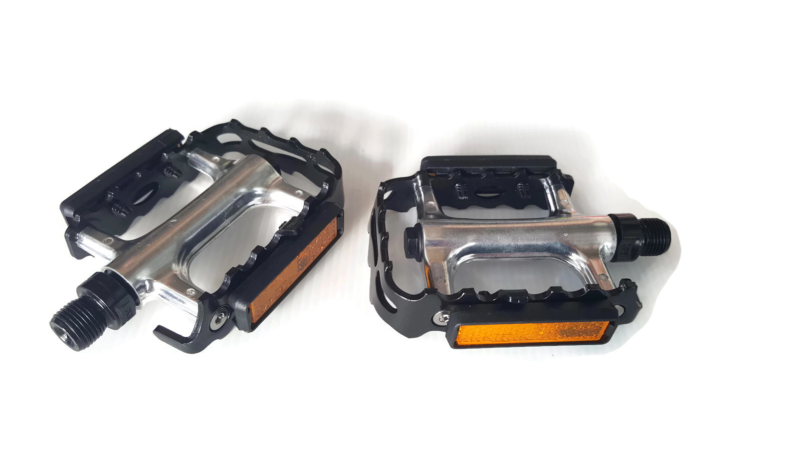 “VP” บันไดมีเนียมแบร์ลิ่ง เสือภูเขา /เสือหมอบ รุ่น VP-196, สีเงิน สีดำ มีกล่อง. (มีทับทิม)