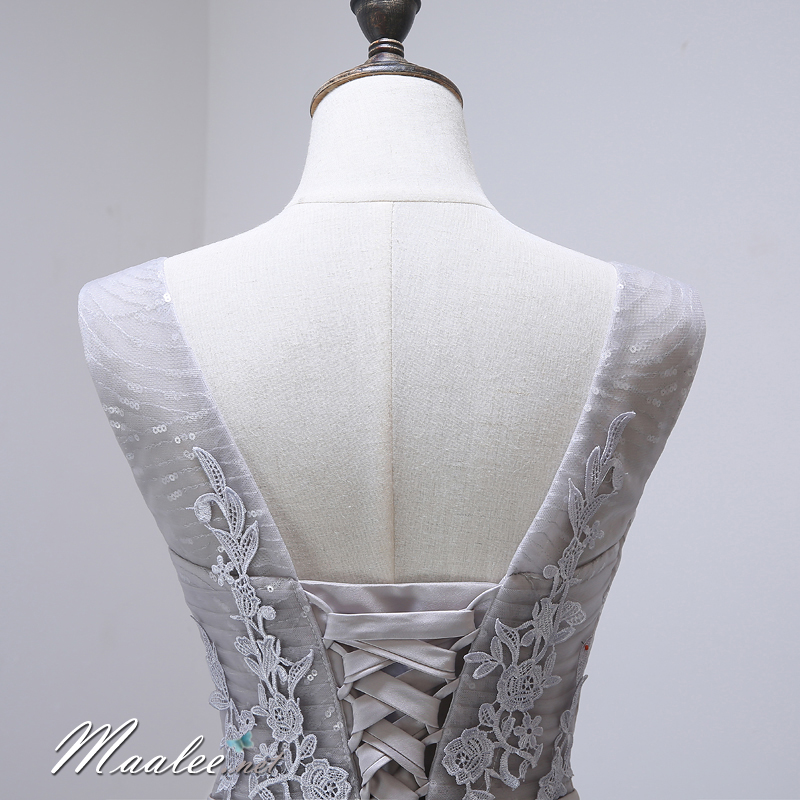 พร้อมเช่า ชุดราตรีสั้น แขนกุด สีเทา แต่งลายลูกไม้ ผ้าตาข่าย ข้างในปักเลื่อมสวย