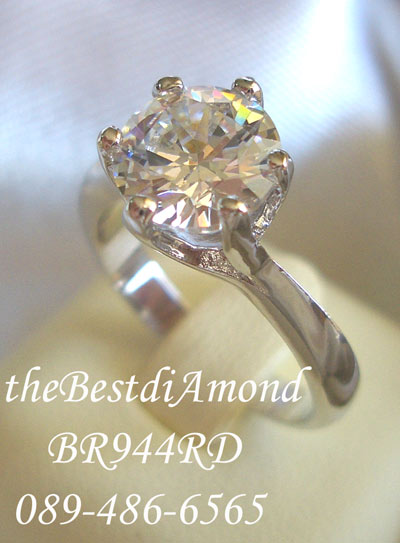 BR944RD+++แหวนชู ขนาด 2.5 กะรัต+++เรียบ หรูหรา สวยมากๆๆๆ เพชรแวววาว เหมือนจริงมากๆเล่นไฟสุดๆ วงนี้ต้องมีไว้ค่ะ แบบยอดนิยม ไม่ตกtrend ค่ะ