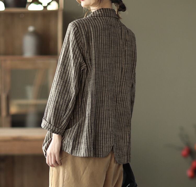 เสื้อสูทผ้าลินินผสมฝ้ายลายทางแต่งกระเป๋า
