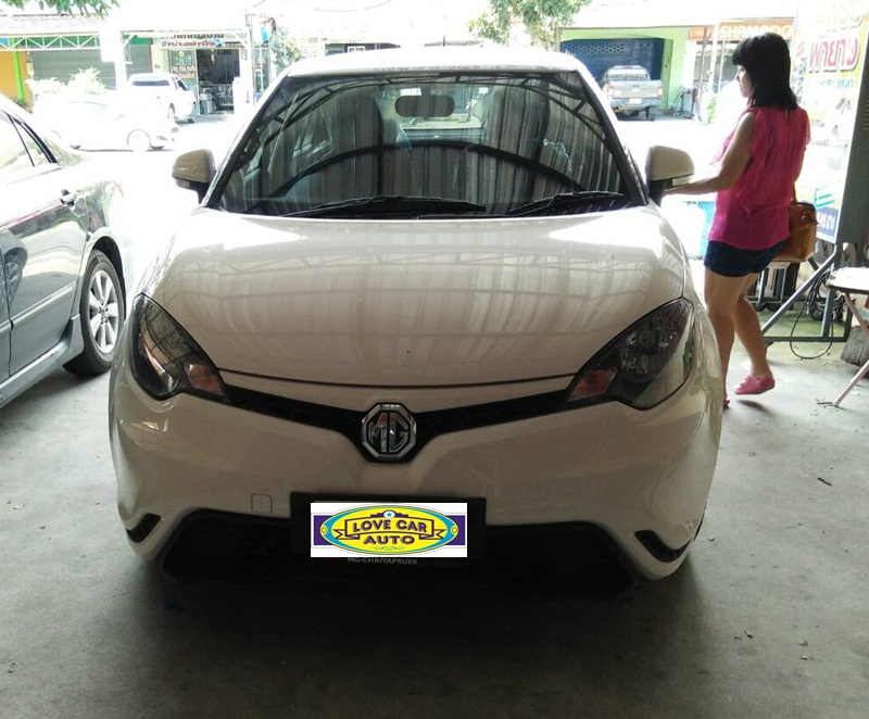 พรมรถยนต์สั่งตัด MG3 ลายกระดุมสีส้มขอบเหลือง