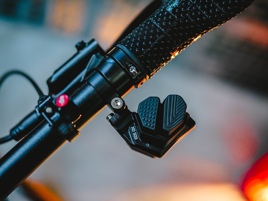 จักรยานเสือภูเขา TWITTER WARRIOR PRO OX 13 Sp เกียร์ไฟฟ้า EDS XO 13 sp เฟรม Full carbon เบรคดิสน้ำมัน Shimano MT200 NEW 2024