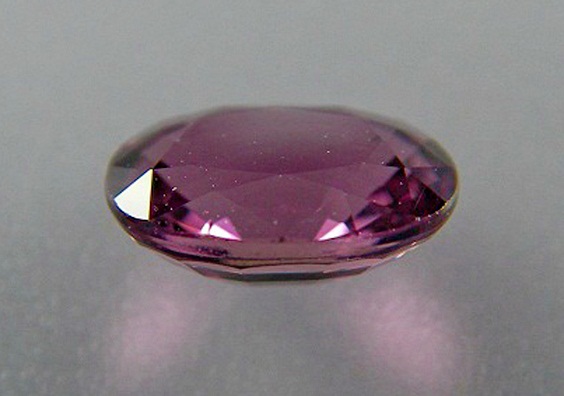 พัดพารัดชา ซัฟฟาย(Padparadscha Violet Sapphire)พลอยดิบ Unheated ธรรมชาติ100% ความสะอาด IF-VVS ขนาด 5.2x7.1.x3.4 mm. น้ำหนัก 1.15 ct. ราคาโทรถาม