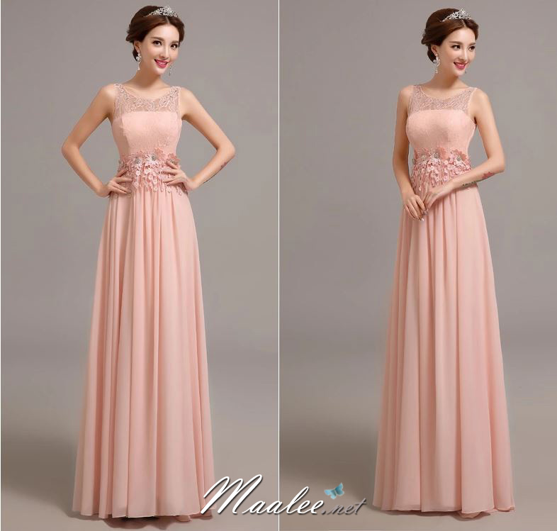 พร้อมเช่า ชุดราตรียาว แขนกุด ลายลูกไม้แต่งดอกช่วงเอว และคริสตัลหรู สีชมพู