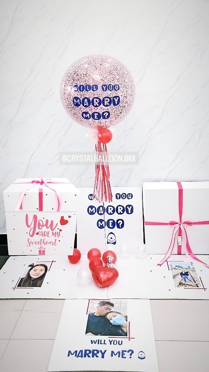 Surprise Box Will You Marry Me? Bubble 24'' Theme สีแดง พร้อมตกแต่ง สามารถใส่รูปได้ 4 รูป สามารถเปลี่ยนสีลูกโป่ง/เปลี่ยนข้อความได้
