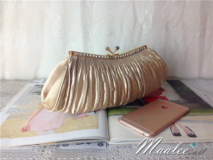 พร้อมส่ง Evening Clutch กระเป๋าออกงาน ผ้าซาตินอัดพลีท แต่งคริสตัลหรู พร้อมสายโซ่สะพาย สั้น/ยาว (เลือกแบบด้านล่าง)