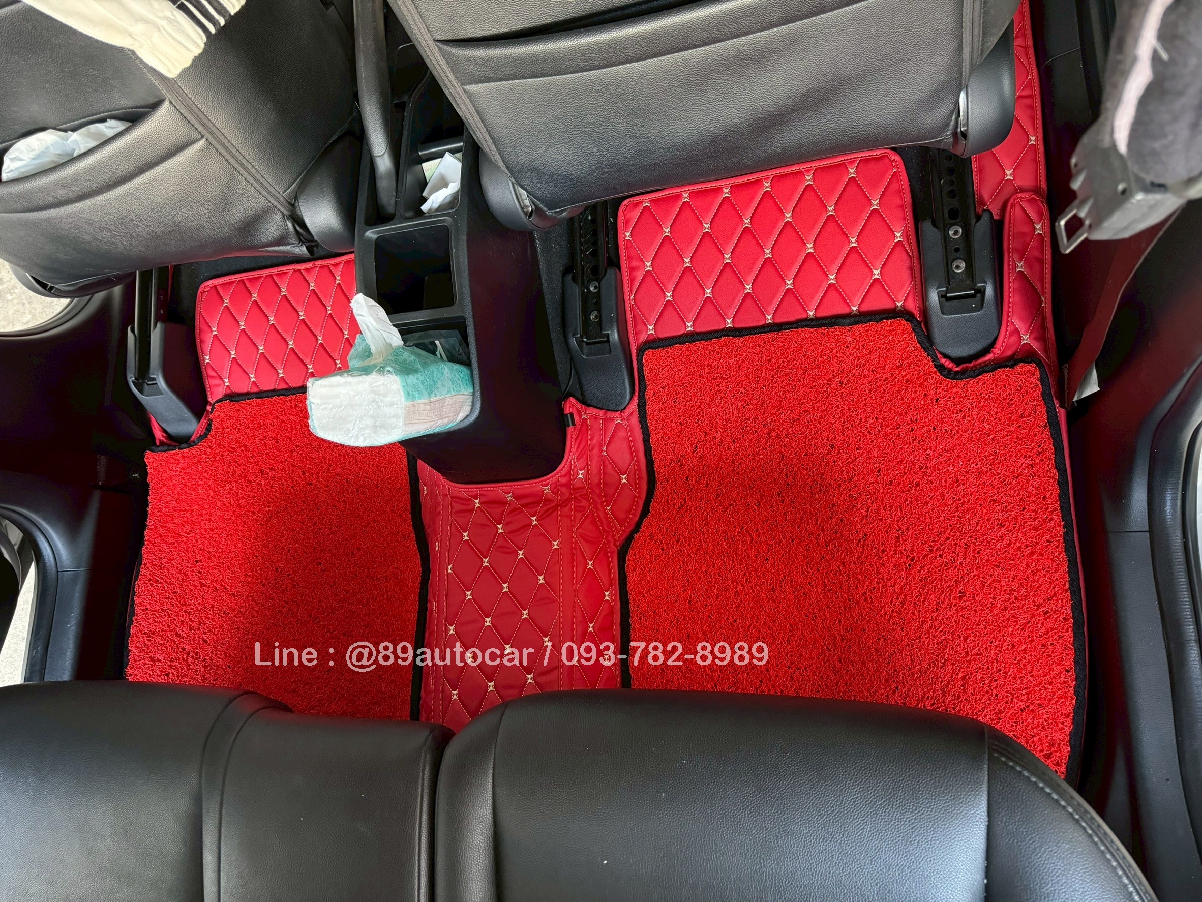 พรมปูพื้นรถยนต์ Honda Jazz GK 2020 (ฮอนด้า แจ๊ส) ปูพรม7D สีแดงสดด้ายทองด้ายเดี่ยว เสริมด้วยพรมดักฝุ่นสีแดงขอบดำ เข้ารูป