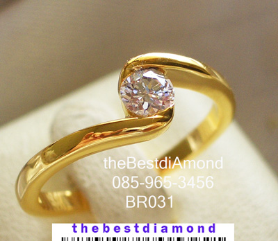 BR031 แหวนหนีบ เพชร 1 เม็ด แบบน่ารัก เอี้ยวๆนิดๆ ฝังแบบหนีบ เป็นแบบยอดนิยมไม่ล้าสมัย ใส่ติดนิ้วดูดี แต่ไม่เวอร์
