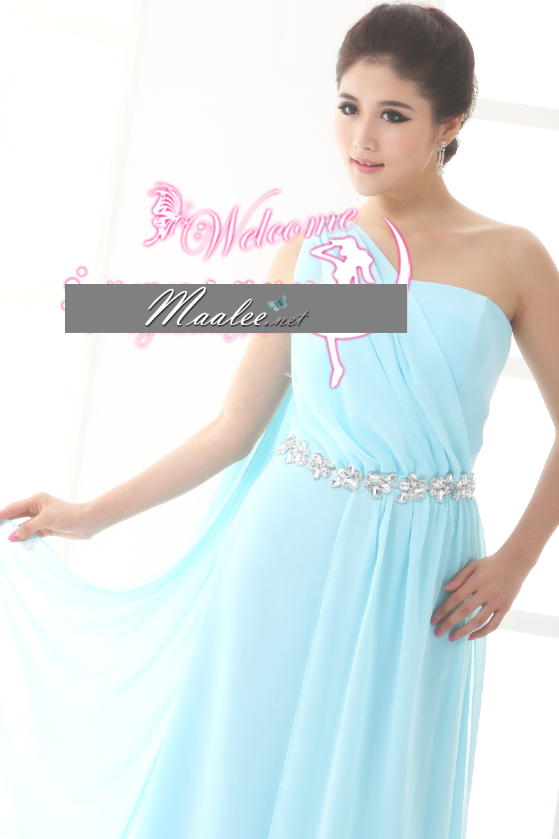 พร้อมส่ง ชุดราตรียาว ไหล่เดียว สีฟ้าอ่อน จับเตรปสไตล์กรีก คาดคริสตัลช่วงเอว