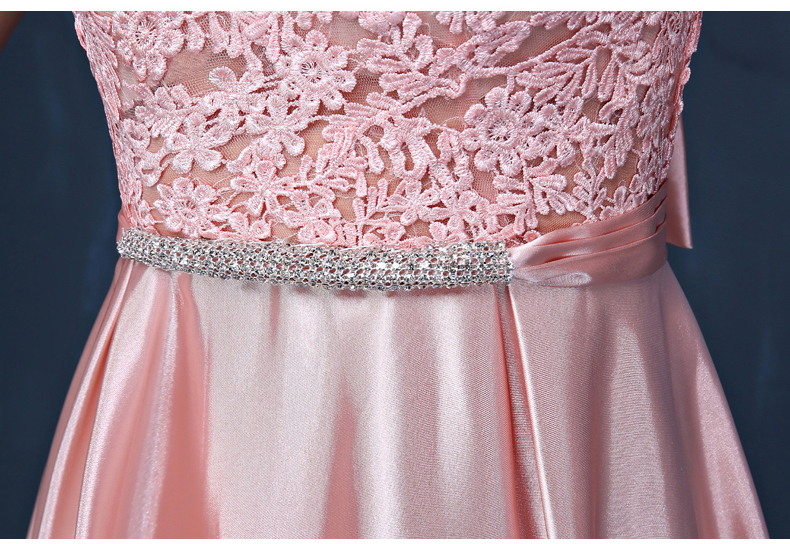 พร้อมส่ง ชุดราตรียาว แขนกุด สีชมพู อกแต่งลูกไม้ กรโปรงเนื้อผ้ามัน คาดเอวคริสตัล เซ็กซี่ผ้าหลัง เพิ่มเข็มกลัดโบว์ช่วงหลัง