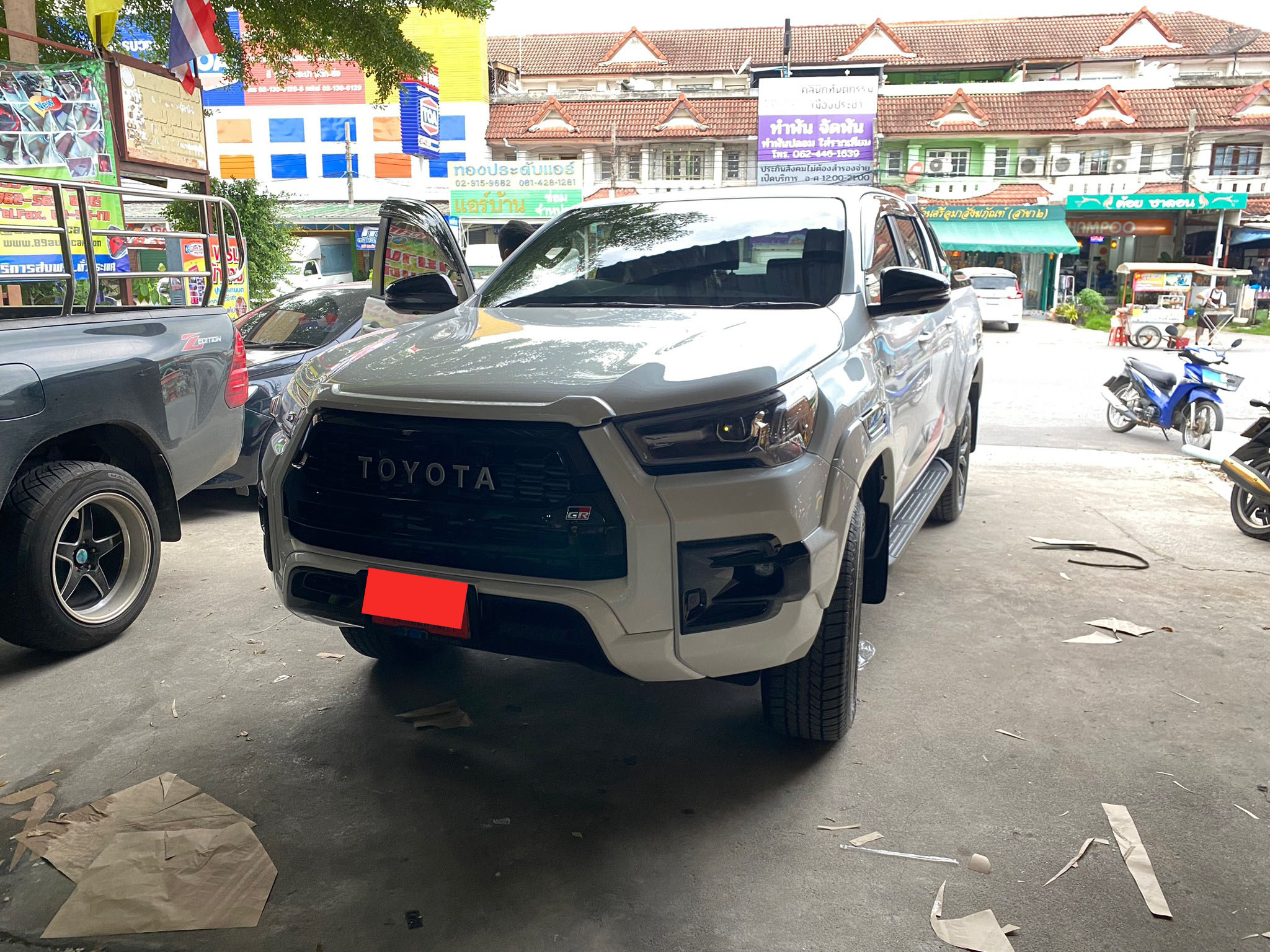พรมรถ Toyota Revo 4 ประตู GRsport ปูพรมvvip สีดำด้ายดำ เต็มคัน