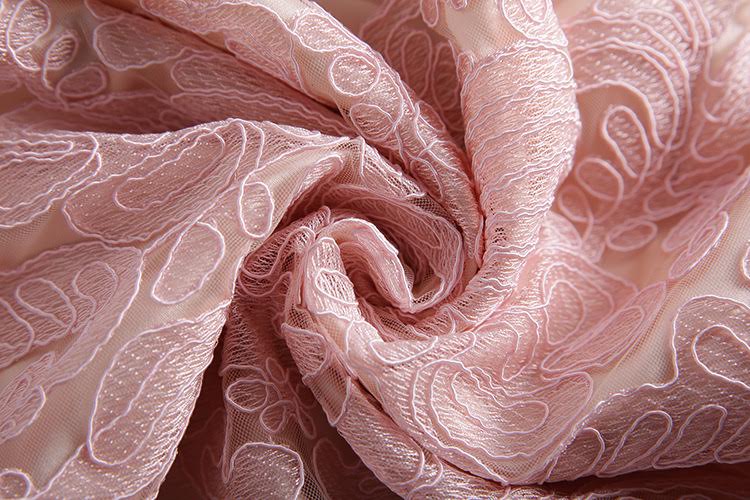 พร้อมเช่า ชุดเดรสสั้น/ชุดออกงาน สีชมพู เข้ารูปแขนยาว ตัดเย็บปราณีต ลูกไม้ทั้งชุด (ซิปหลัง)