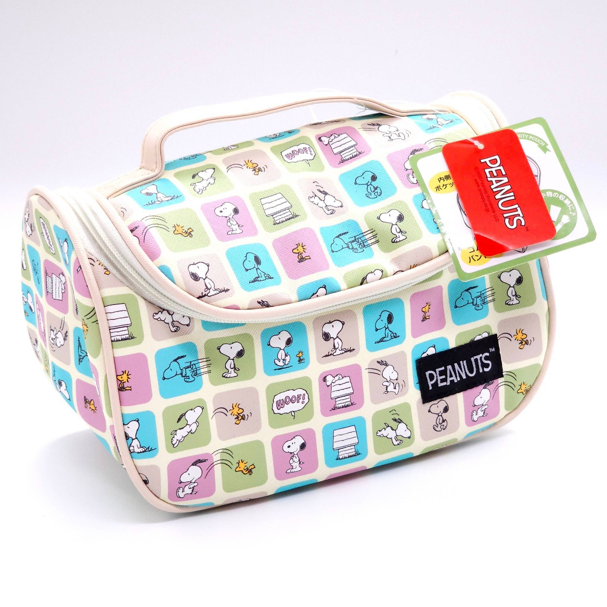 กระเป๋าใส่เครื่องสำอาง ลิขสิทธิ์แท้จาก Sanrio และมีซิปรอบกระเป๋า เปิด-ปิด มีลาย Dalmatians,Winnie The Pooh,Hangyodon,Pocchaco,Snoopy Peanuts