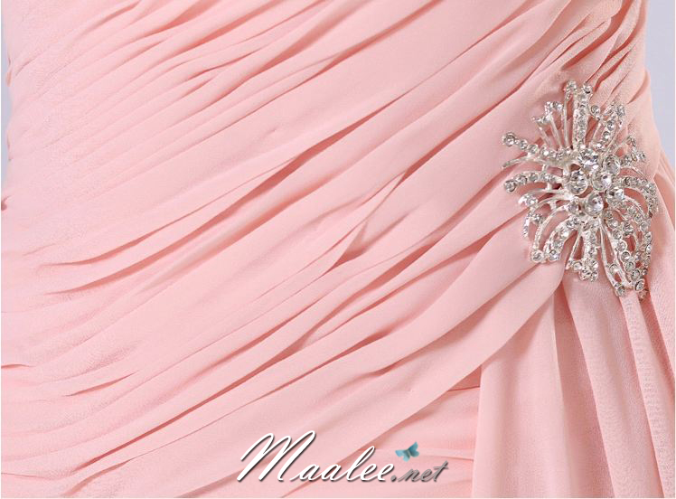 พร้อมเช่า ชุดราตรียาว เกาะอก สีชมพู โอโรส จับเดรปเข้ารูป ทิ้งชายสวย