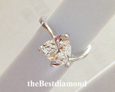 BR223RD+++แหวนชูเพชรหัวใจ ขนาด 3 กะรัต+++เรียบ หรูหรา สวยมากๆๆๆ เพชรแวววาว เหมือนจริงมากๆเล่นไฟสุดๆ ไม่ตกtrend เพชรแบบHeart&Arrow