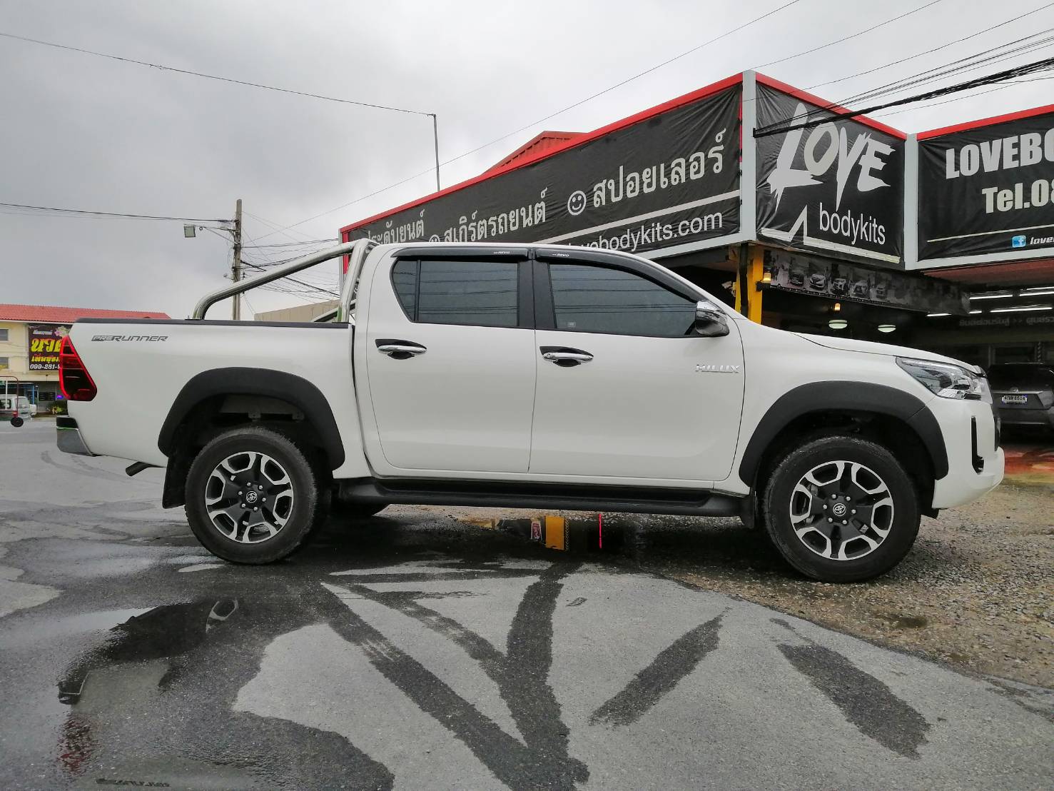 ซุ้มล้อทรงศูนย์ : REVO 2022-2022