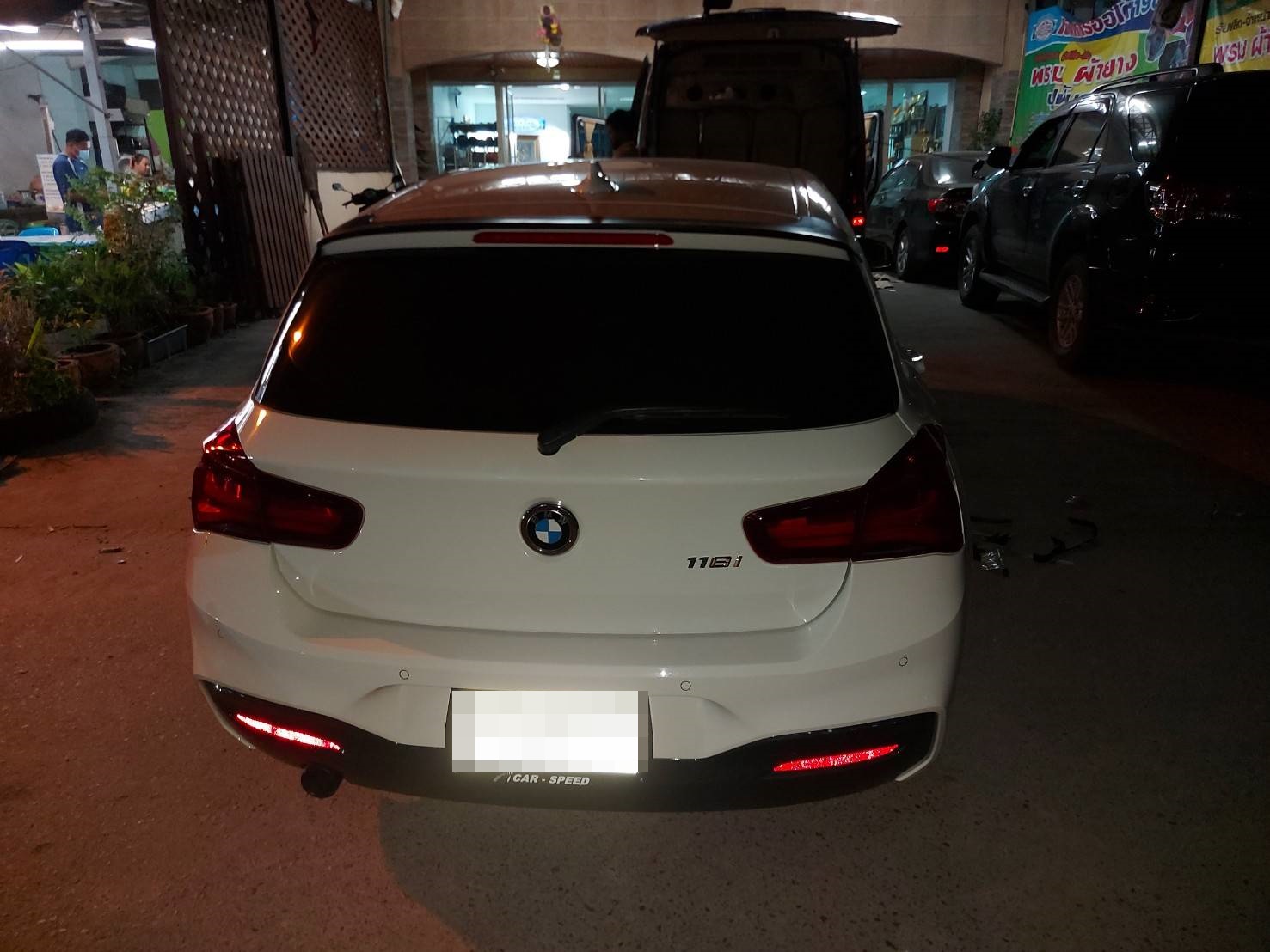 BMW 118I F10 ปูพรมหกดี สีดำล้วน + ท้ายเก็บของ เต็มคัน