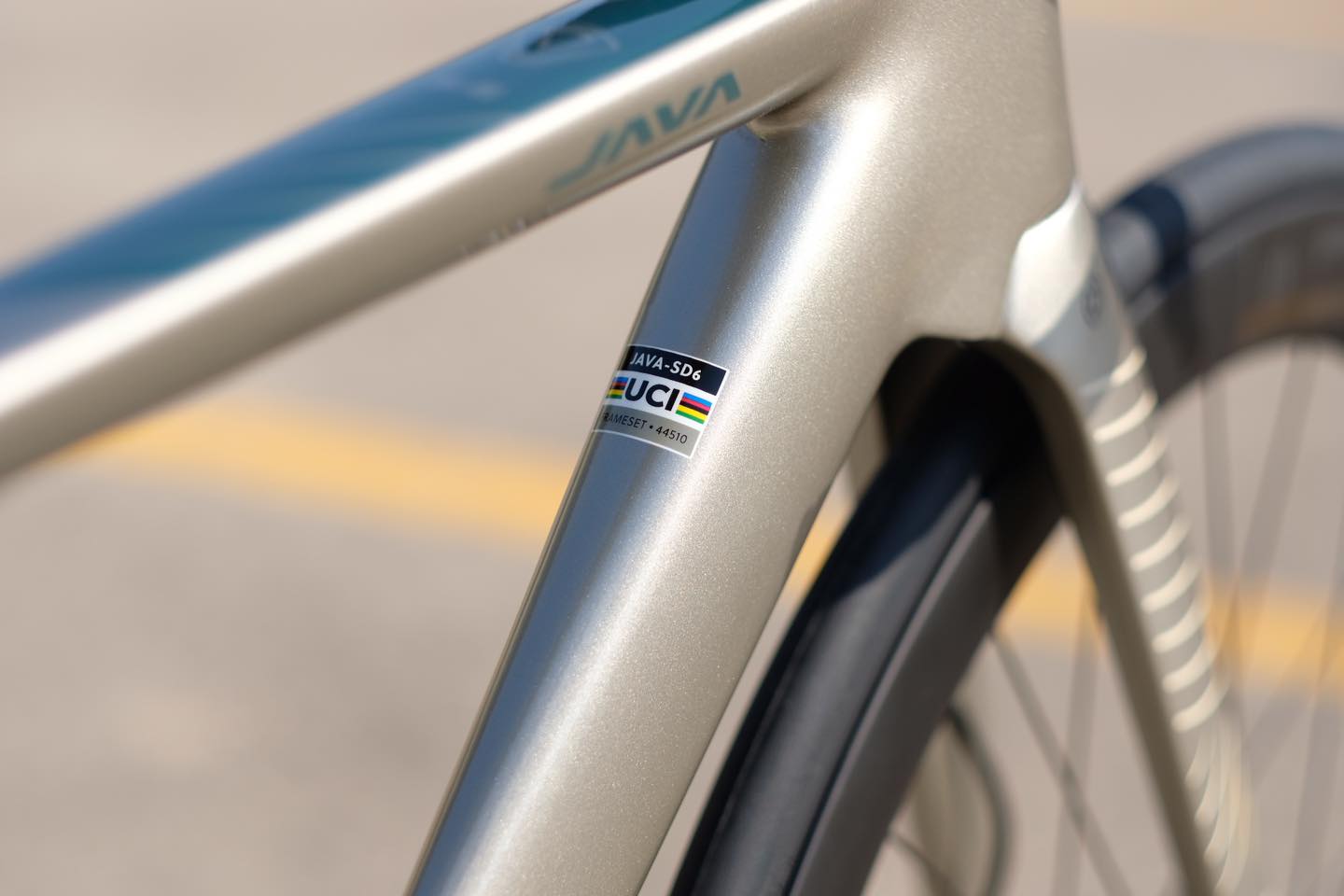 จักรยานเสือหมอบ JAVA SILURO 6 DISC ล้อ/แฮนด์/ตะเกียบ คาร์บอน ชุดขับ Shimano 22 Speed 105 mix Deca (2x11) ได้รับการรองรับมาตรฐาน 𝗨𝗖𝗜