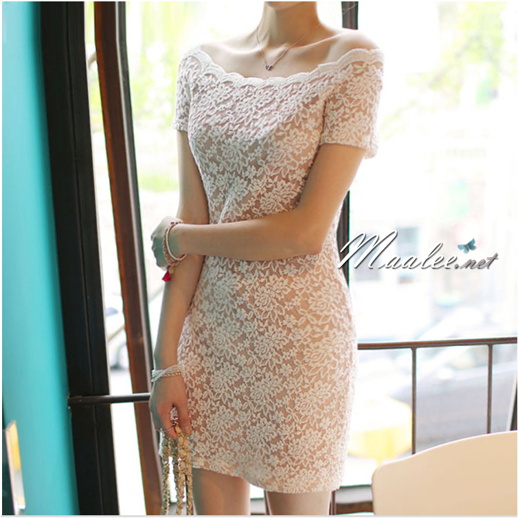 พร้อมส่ง ชุดออกงาน ชุดเดรสสั้นเข้ารูป สีขาว คอปาด ผ้าลูกไม้เนื้อนิ่ม สวมใส่สบาย