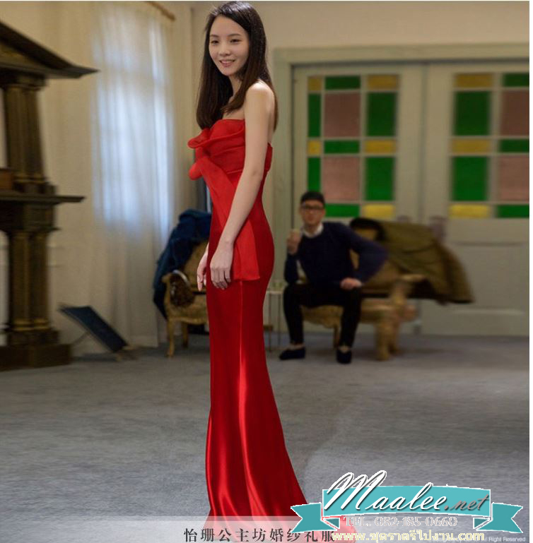 พร้อมเช่า ชุดเจ้าสาว/เพื่อนเจ้าสาว ราตรียาว แบบเกาะอก ทรงหางปลา สีแดง เรียบหรู แต่งผ้าแก้วช่วงอก กระโปรงผ้าซาติน ชายยาว (เชือกผูกหลัง)