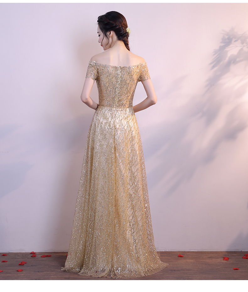 พร้อมเช่า ชุดราตรียาว แบบไหล่ปาดแขนสั้น สีทอง แต่งเม็ดกากเพชรทั้งชุด มาพร้อมเข็มขัดรูปใบไม้สีทอง หรูมาก