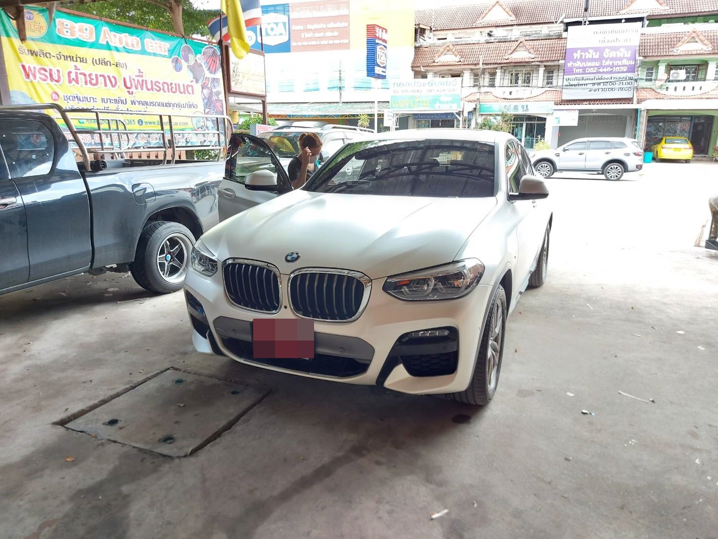 พรมรถยนต์ BMW X4 2021 ปูพรม6D สีแดงไวน์ เต็มคัน