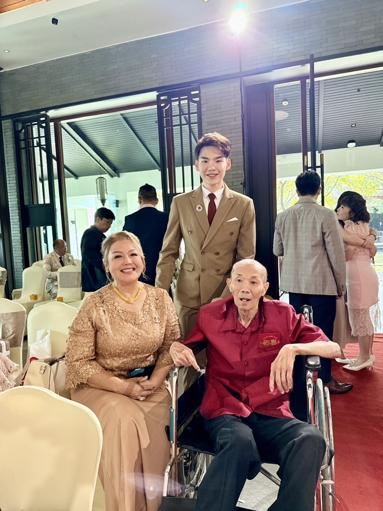 พร้อมเช่า ชุดสูทชาย สูทสีน้ำตาล Coffee Brown กระดุม 2 แถว Double-breasted Suit