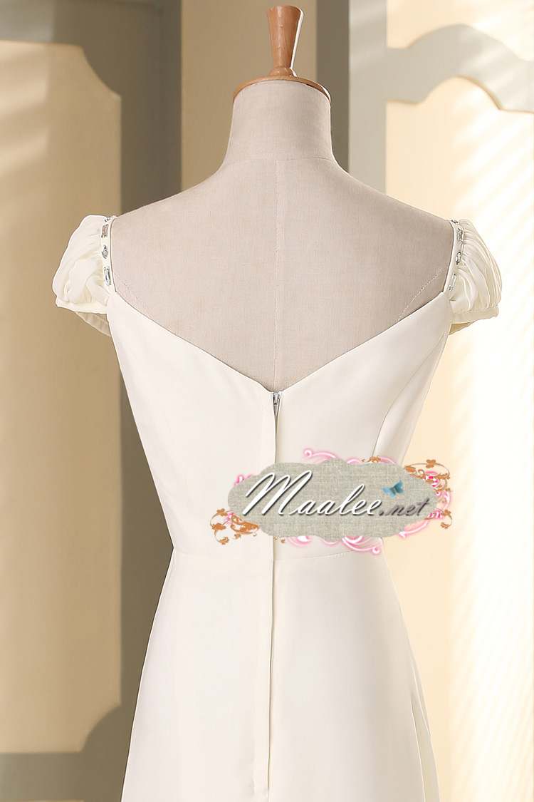 พร้อมส่ง ชุดราตรียาว สีขาว มีแขน แบบเปรี้ยวอมหวาน ปักเลื่อมช่วงคอ หลังผ่าตัววี