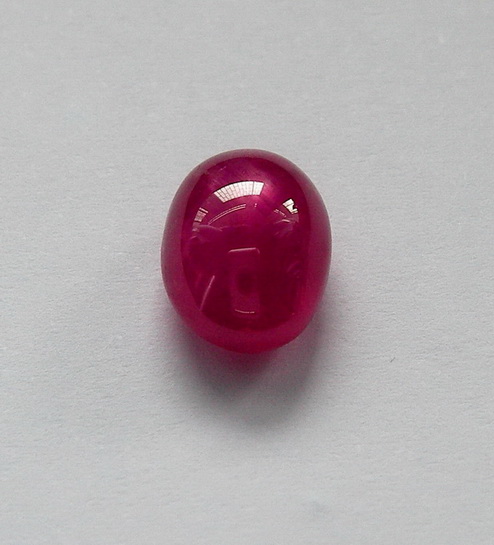 Ruby Star Burma ทับทิมพม่า Starคมชัด เนื้อแก้วสีแดงสด รูปสวยทรงงามนูนกองข้าว รูปสวยเนื้อดี ขนาด 10.49x7.80x6.01 mm. นน. 5.31 ct.