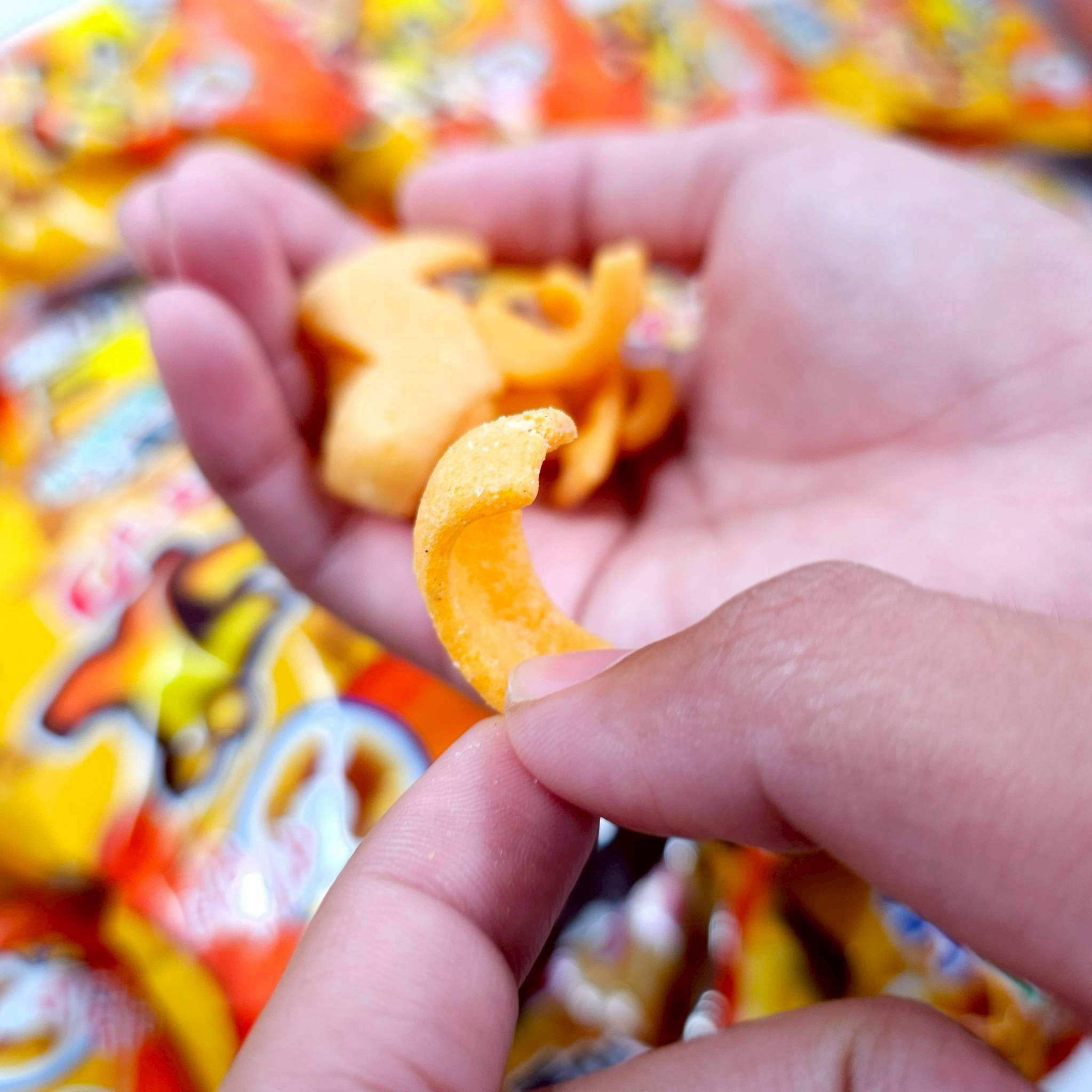 ขนมชีสสุดฮิตจากญี่ปุ่น ซองพกง่าย กินที่ไหนก็สะดวก! Cheese Snack 濃い〜いチーズスナック