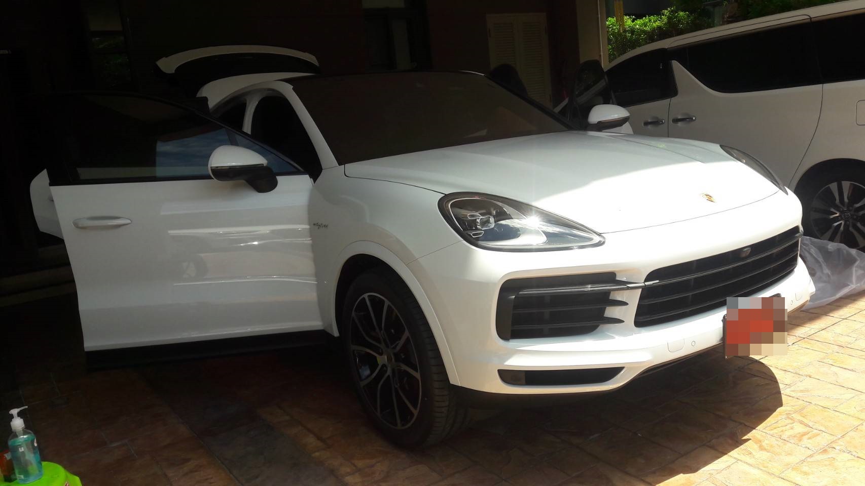 พรมปูพื้นรถยนต์ Porsche Cayenne E-Hybrid Coupe 2020 ปูพรม6D สีดำด้ายทอง เต็มคัน