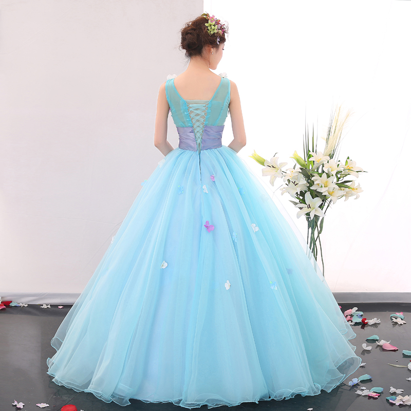 พร้อมเช่า ชุดแฟนซียาว แบบแขนกุด กระโปรงผ้าแก้ว ช่วงบนเป็นผ้าตาข่าย แซมด้วยดอกและผูกโบว์ช่วงเอว สวยมาก สีฟ้า (เชือกผูกหลัง)