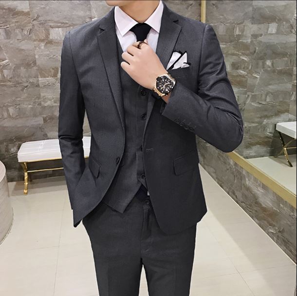 พร้อมเช่า ชุดสูทชาย สีเทาเข้ม เข้ารูป พร้อมเสื้อกั๊ก