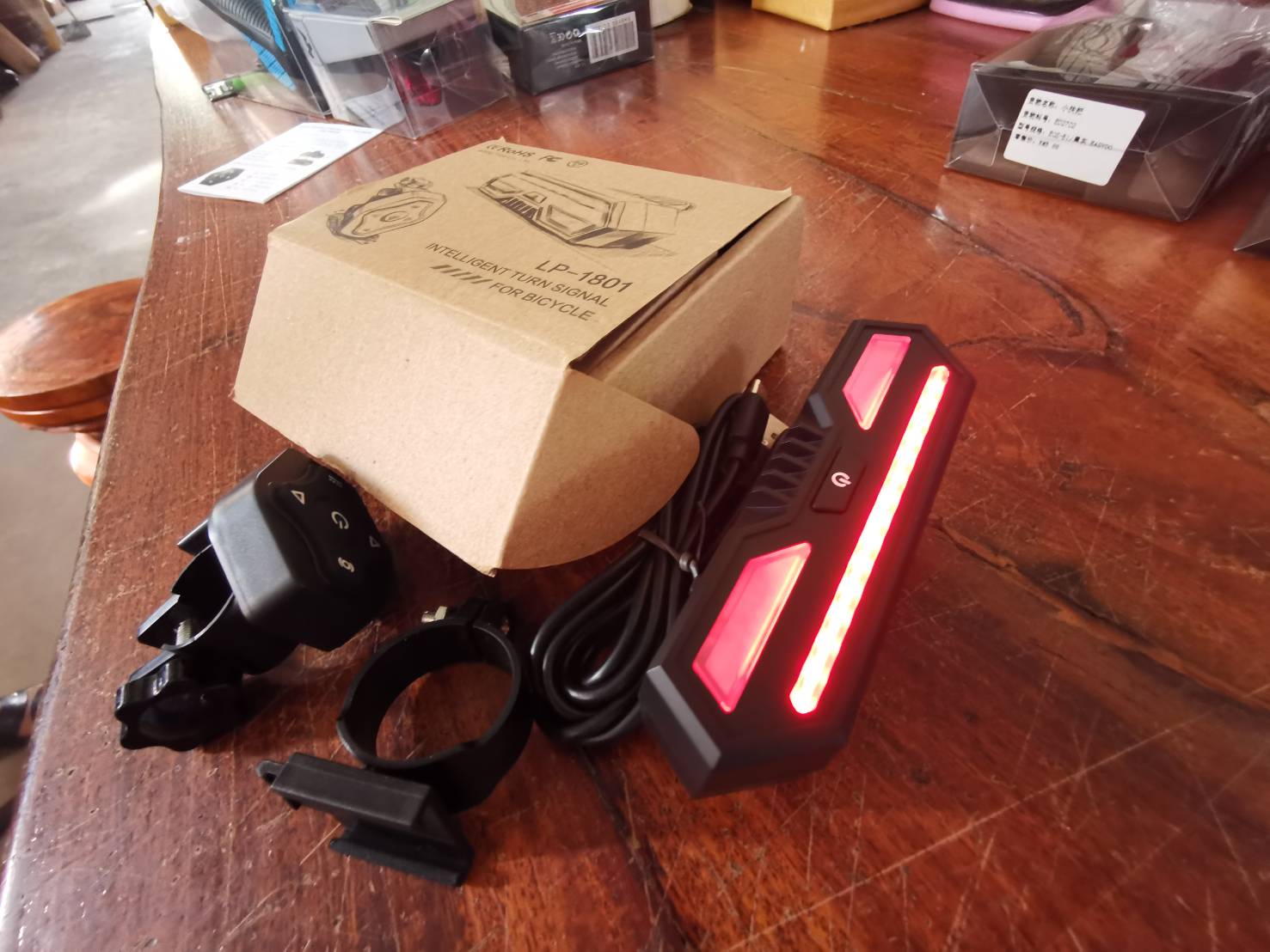 ไฟท้ายเลเซอร์ มีไฟเลี้ยวมีรีโมท EASYDO ED-3115 REMOTE TURN SIGNAL TAIL LIGHT 85 ลูเมน กันน้ำได้ มีไฟเลี้ยว ชาร์ USD.