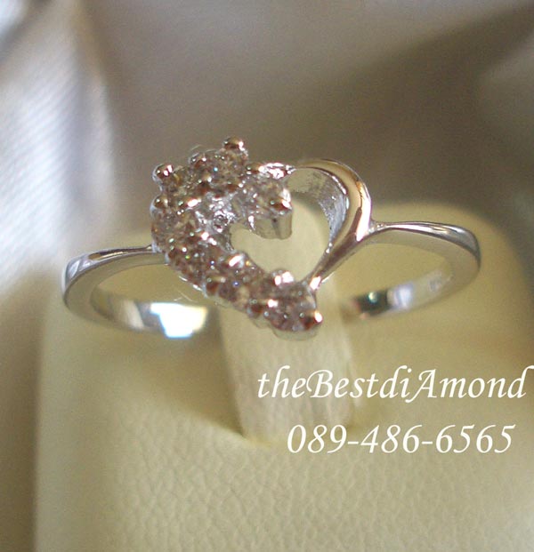 BR073RD===แหวนหัวใจสื่อรัก=== วงนี้น่ารักมากๆๆ เพชรไม่ใหญ่เกินไป แบบดูดีมีดีไซน์ ไม่ล้าสมัย ใส่ได้นาน ตัวเรือนเพรียวบาง ใส่ติตนิ้วได้ตลอดเลยค่ะ