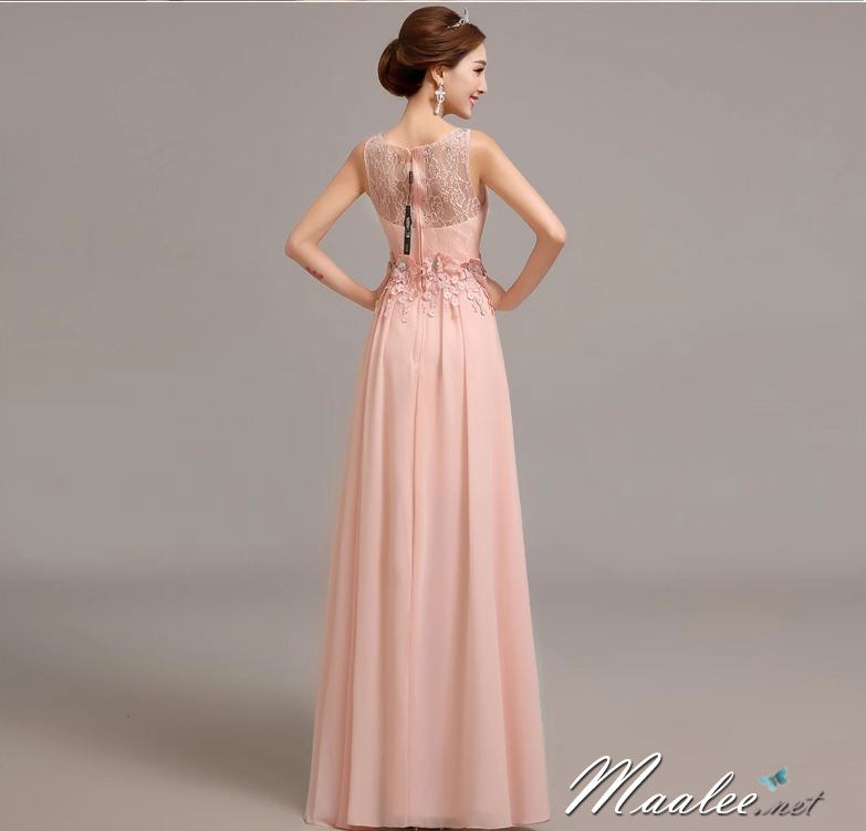 พร้อมเช่า ชุดราตรียาว แขนกุด ลายลูกไม้แต่งดอกช่วงเอว และคริสตัลหรู สีชมพู