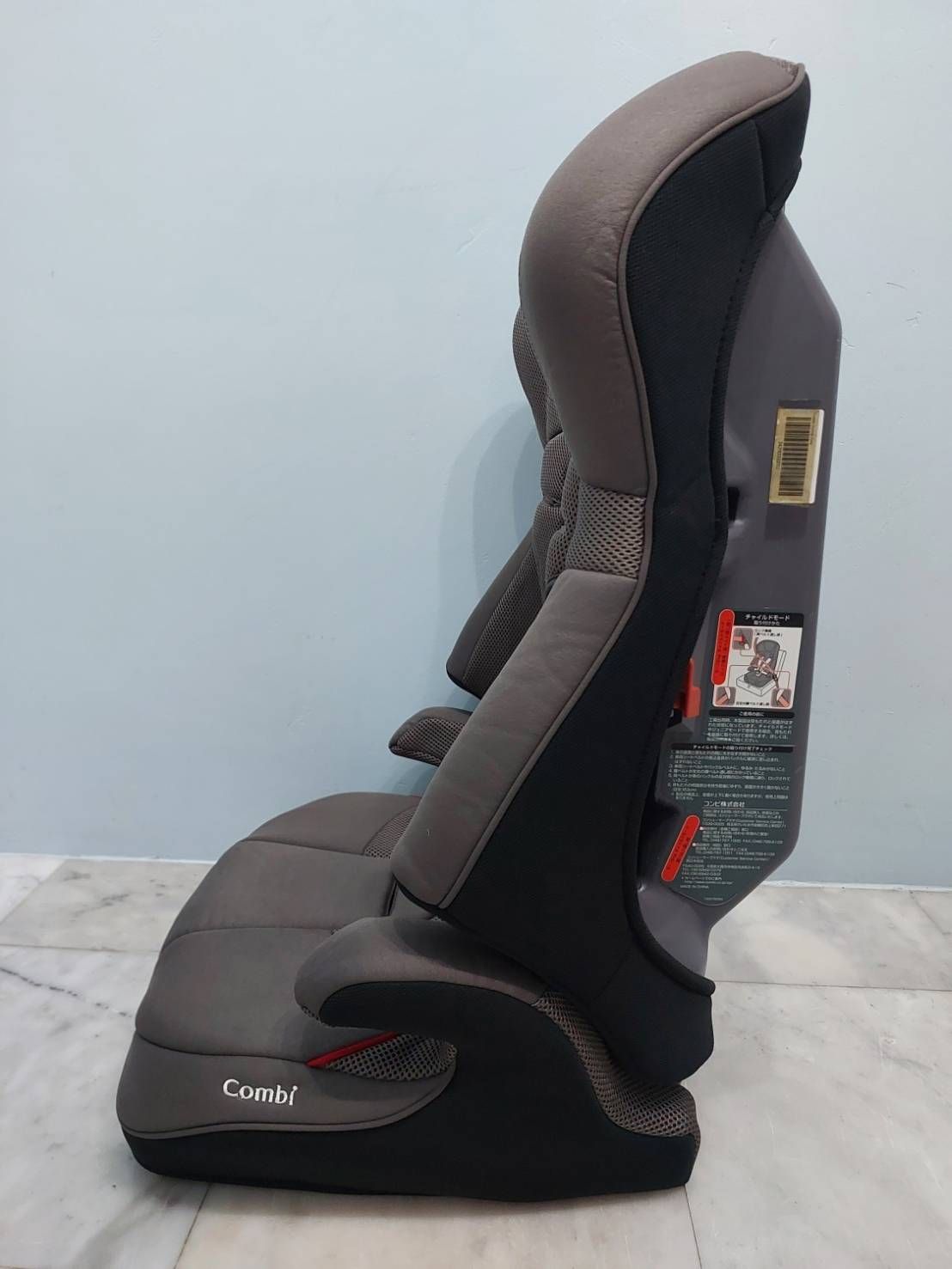[มือสองสภาพดี] Combi Booster Seat บูสเตอร์ซีท สำหรับเด็กโตสีเทา-ดำ ทำความสะอาดแล้ว พร้อมใช้งาน