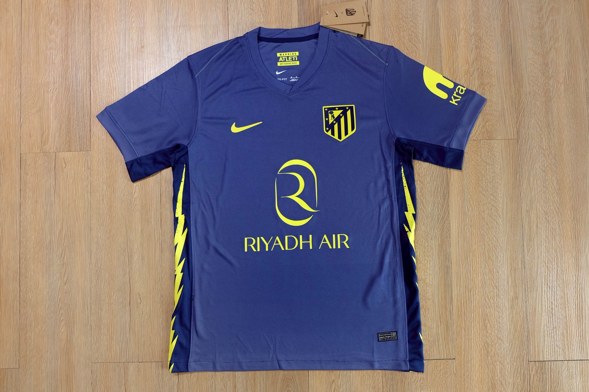 Atletico Madrid 2025/26 Away Jersey เสื้อแอตเลติโก้ มาดริด เยือน