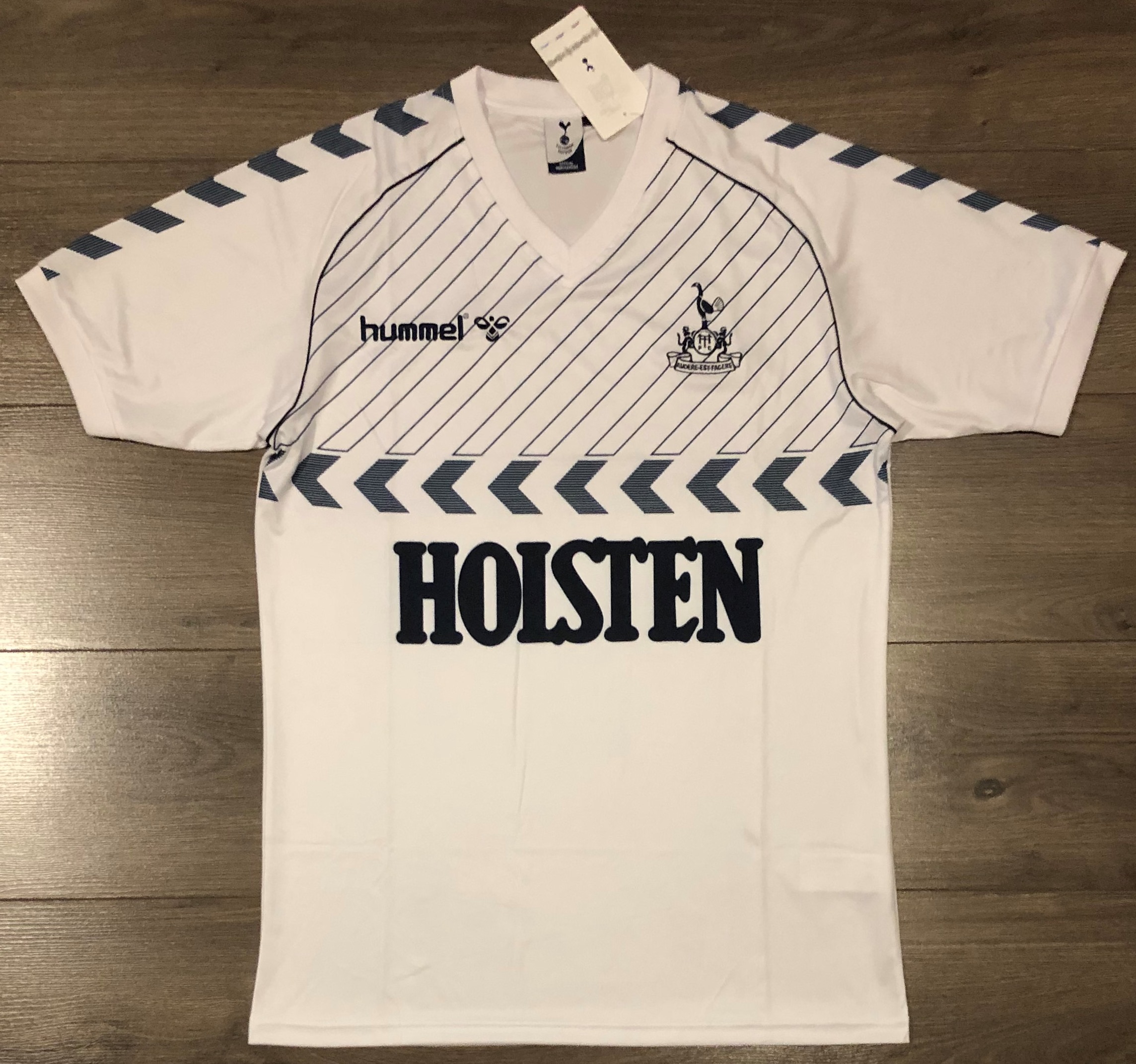 เสื้อฟุตบอล ทีมสโมสรท็อตแน่ม ฮ็อทสเปอร์ ชุดเหย้า เรโทร 1985/87 ใหม่ M-Size / TOTTENHAM HOTSPUR Football Shirt Retro Home Kit 1985/87 Jersey NEW M-Size