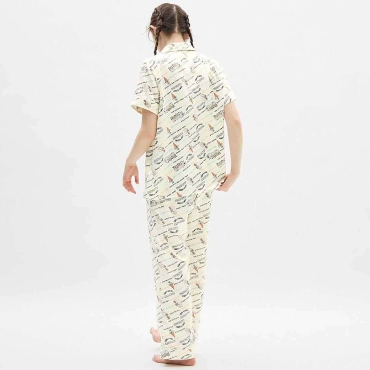 ชุดนอน GU Tom and Jerry satin pajamas มี 2 สี (กรม / ครีม)