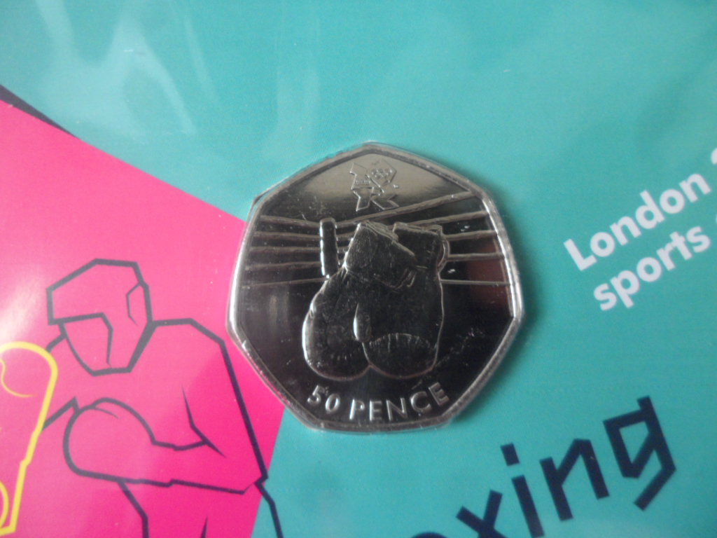 เหรียญที่ระลึก การแข่งขันกีฬาโอลิมปิก - โอลิมปิก ลอนดอน 2012; THE ROYAL MINT ชนิด 50 เพนซ์ ลายมวยสากลสมัครเล่น ใหม่ / OLYMPICS International Sports Tournament Souvenir Coin - OLYMPICS LONDON 2012; THE ROYAL MINT 50 Pence BOXING NEW