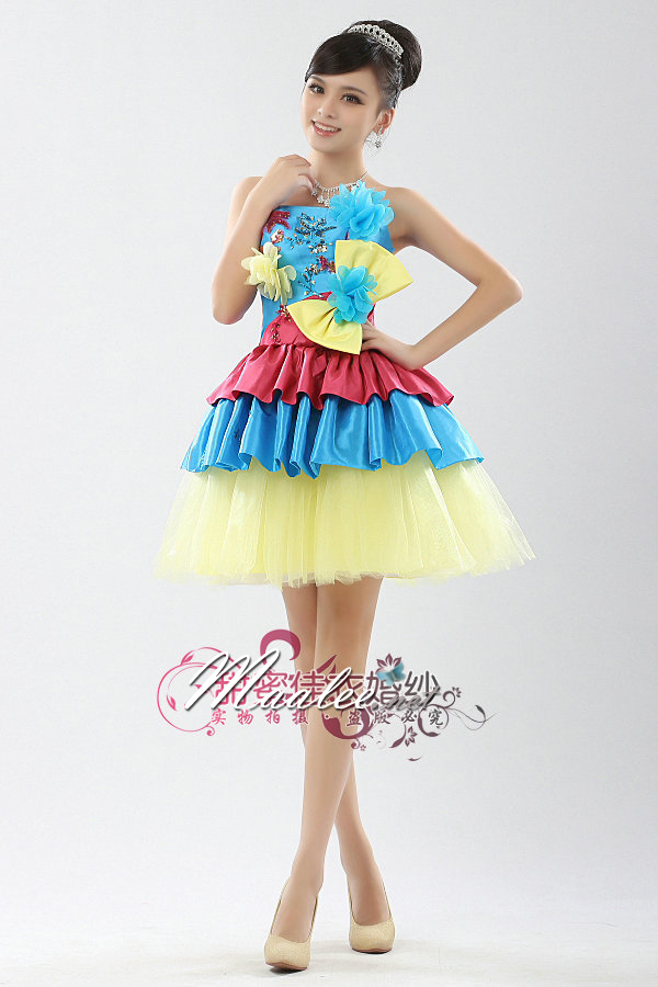 พร้อมเช่า ชุดแฟนซี ชุดราตรีสั้น เกาะอกกระโปรงระบาย สีหวาน แต่งดอกไม้และโบว์ที่เอว