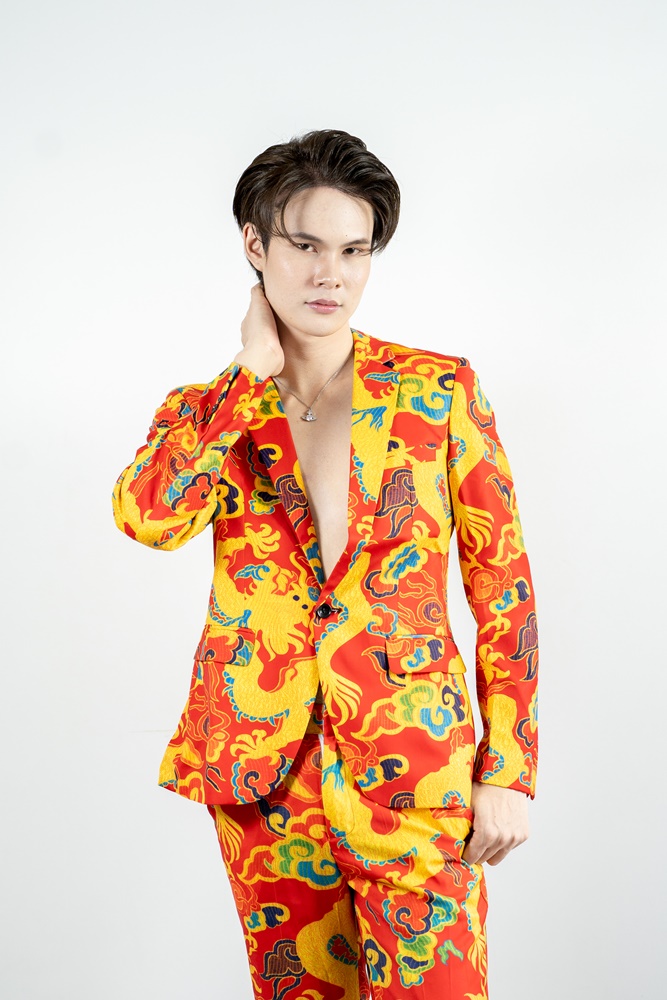 พร้อมเช่า ชุดสูทจีนชาย โทนสีส้มแดง ทอลายในเนื้อผ้า แบบหรูหรา สไตล์จีน