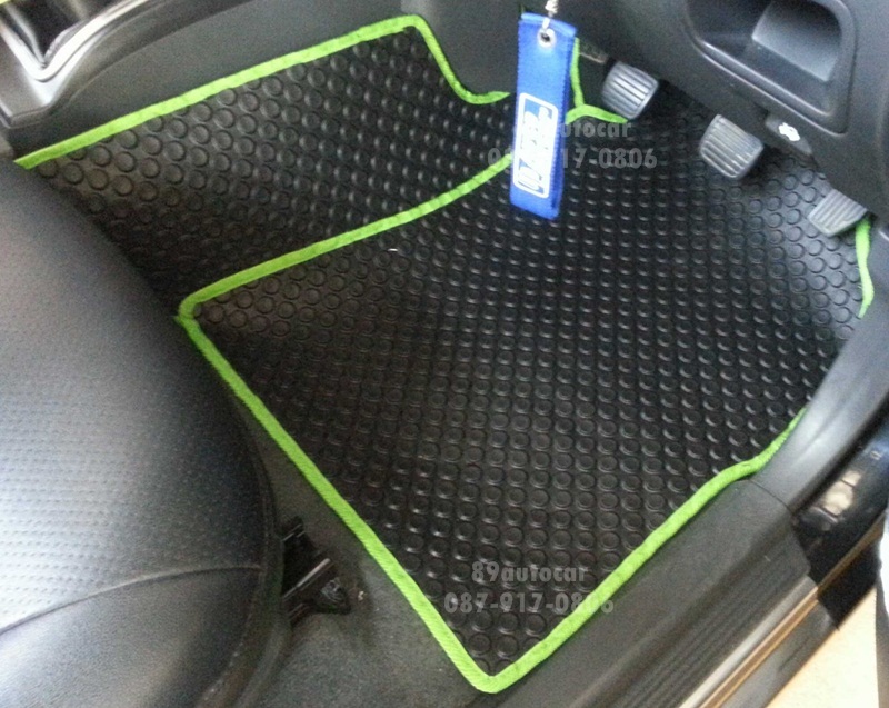 ขายยางปูพื้นรถเข้ารูป Isuzu D-Max 2005-2011 4 ประตู ลาย กระดุมสีดำขอบเขียว