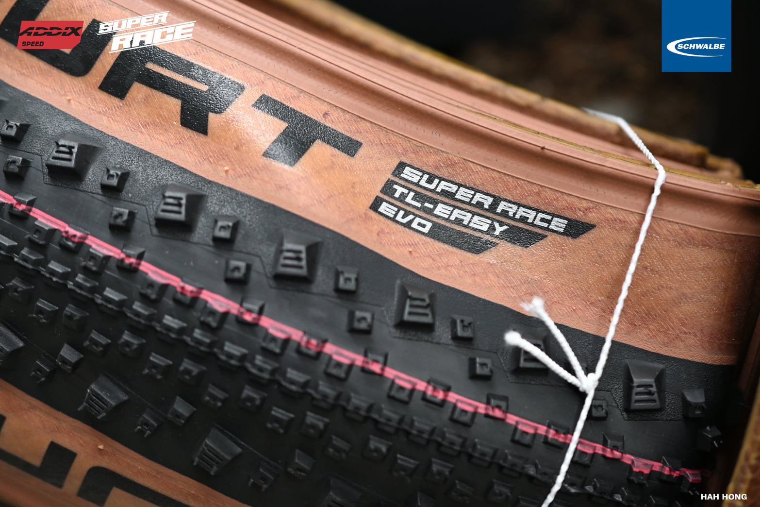 SCHWALBE ยางนอก MTB รุ่น THUNDER BURT, SUPER RACE, ขอบพับ, 29X2.25, สีขอบเเก้ว