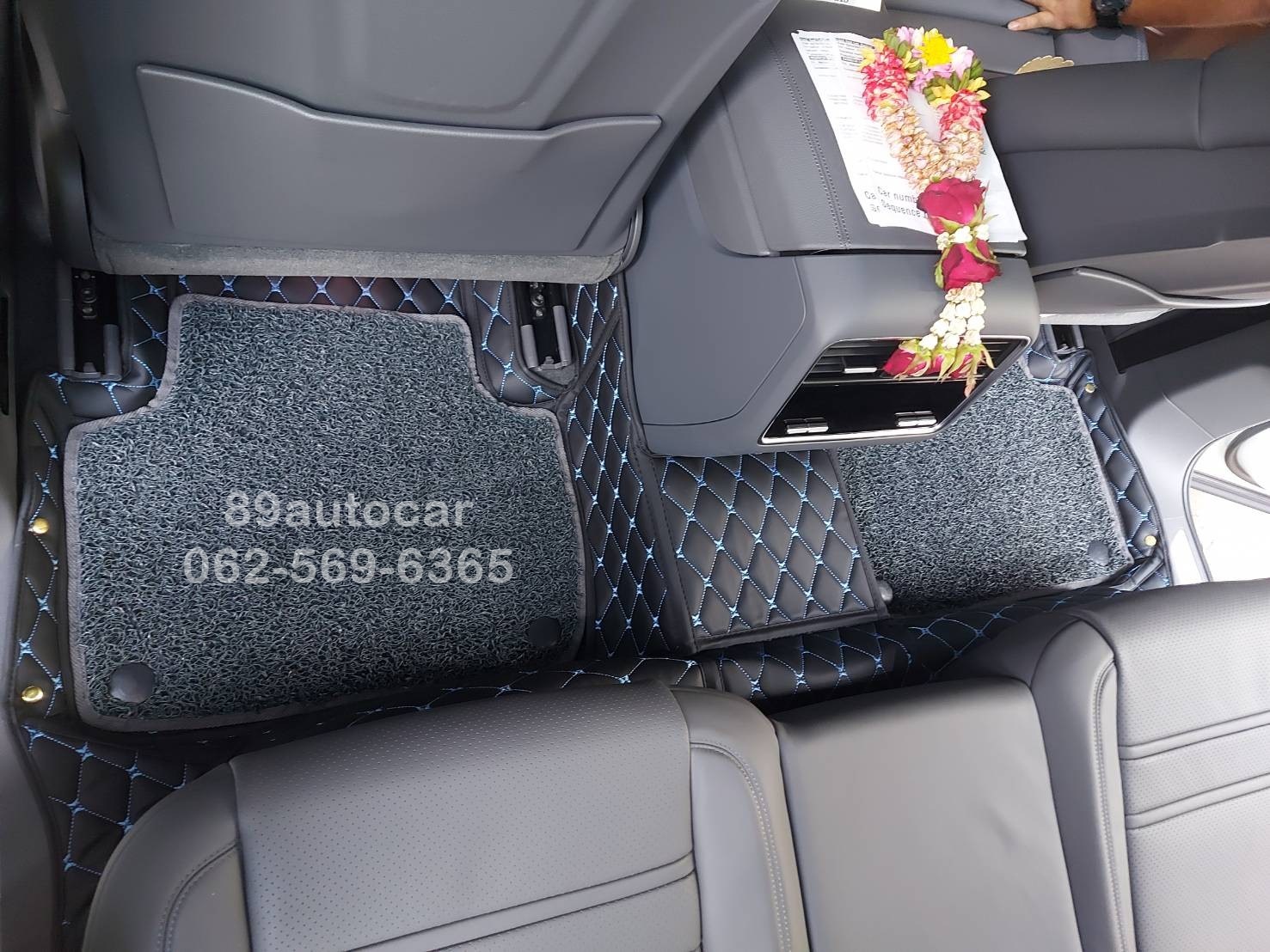 รับตัดพรมรถยนต์ Porsche Cayenne 2021 Coupe ปูพรม7D สีดำด้ายฟ้า + พรมดักฝุ่นสีเทา เข้ารูป เต็มคัน