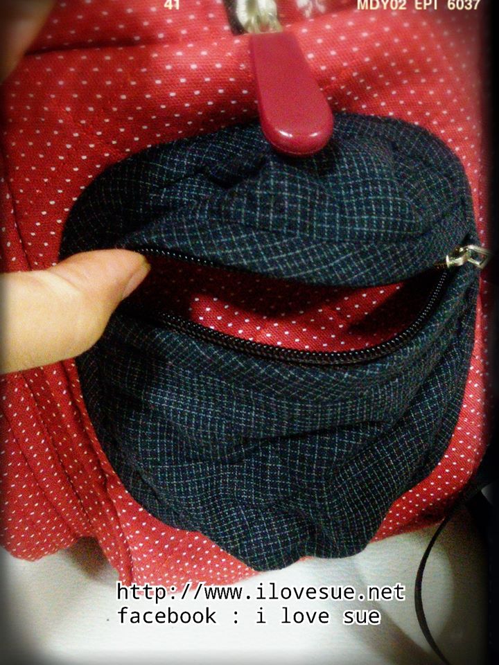 กระเป๋าเป้ Old School Backpack โทนแดง - สั่งทำค่ะ