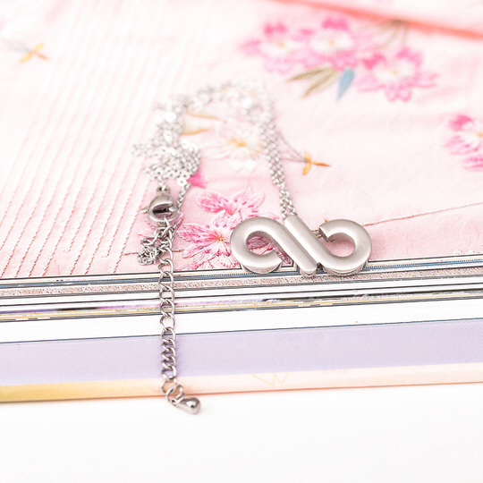 สร้อยคอ Infinite logo
