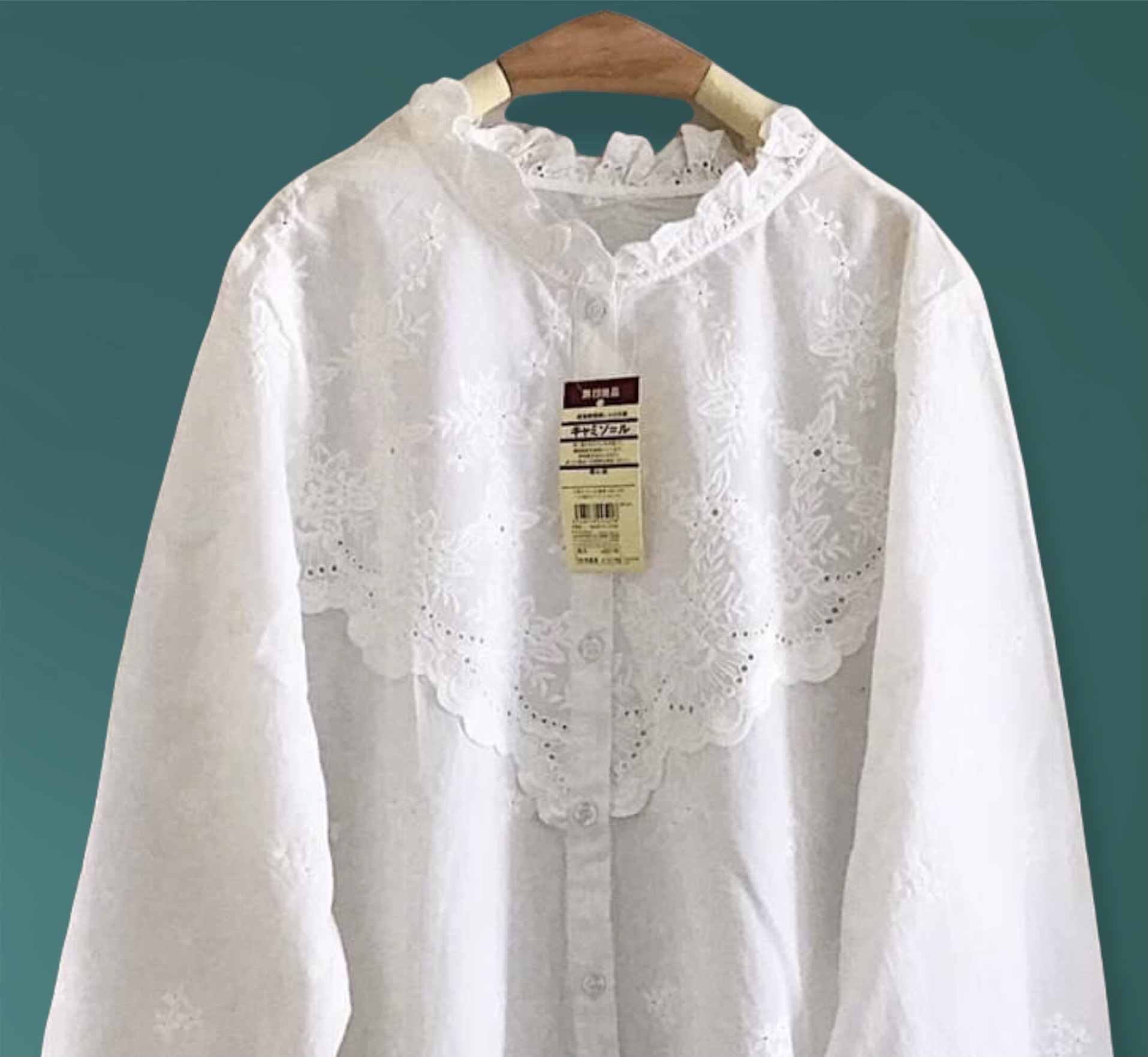 เสื้อผ้าฝ้ายลายปักลูกไม้แต่งคอระบาย